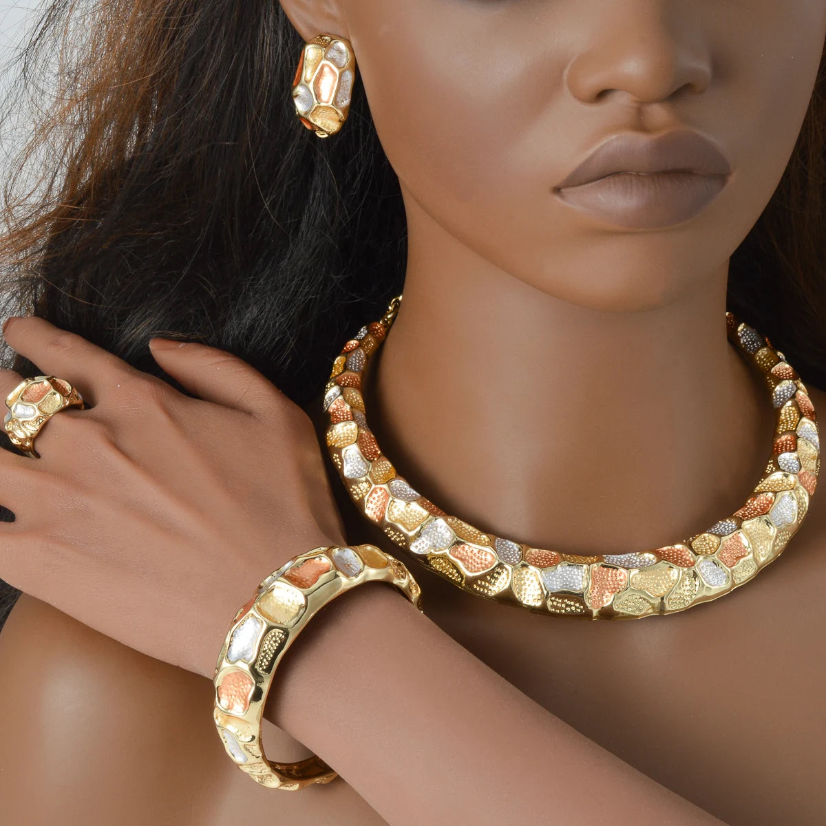 Dubai Luxury Textured Collar 4-Piece Jewelry Set