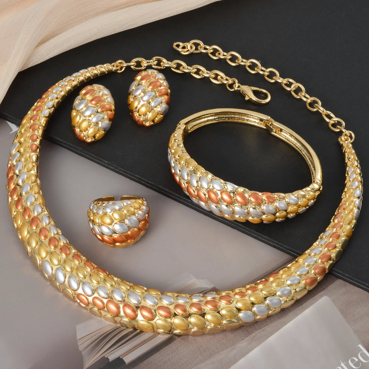 Dubai Luxury Textured Collar 4-Piece Jewelry Set
