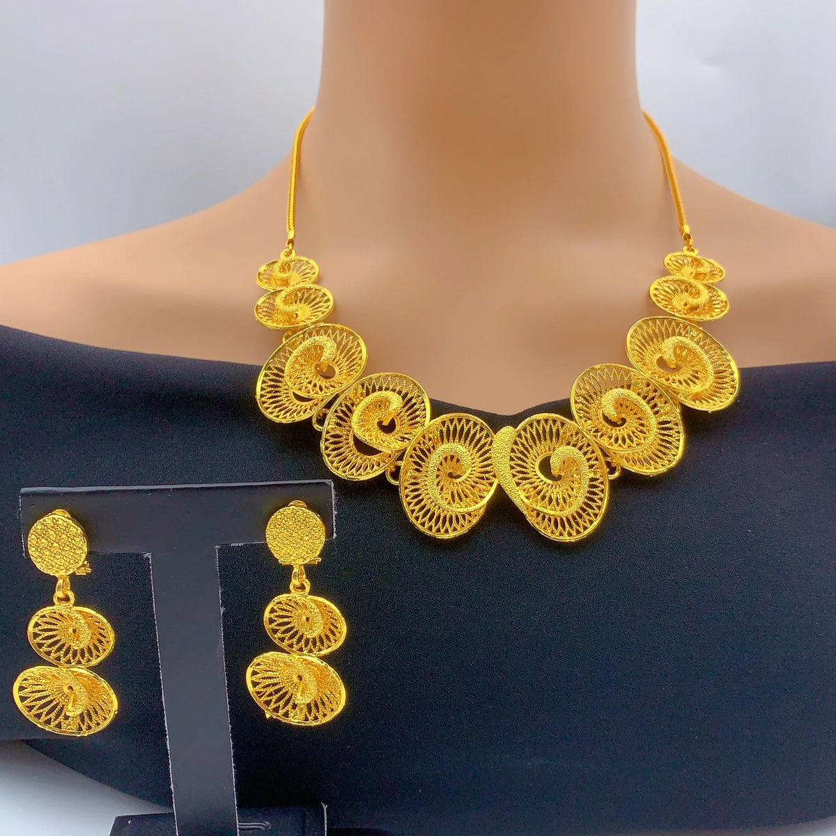 The Royal Diamond Filigree: 24K Gold-Plated Bridal Choker Set