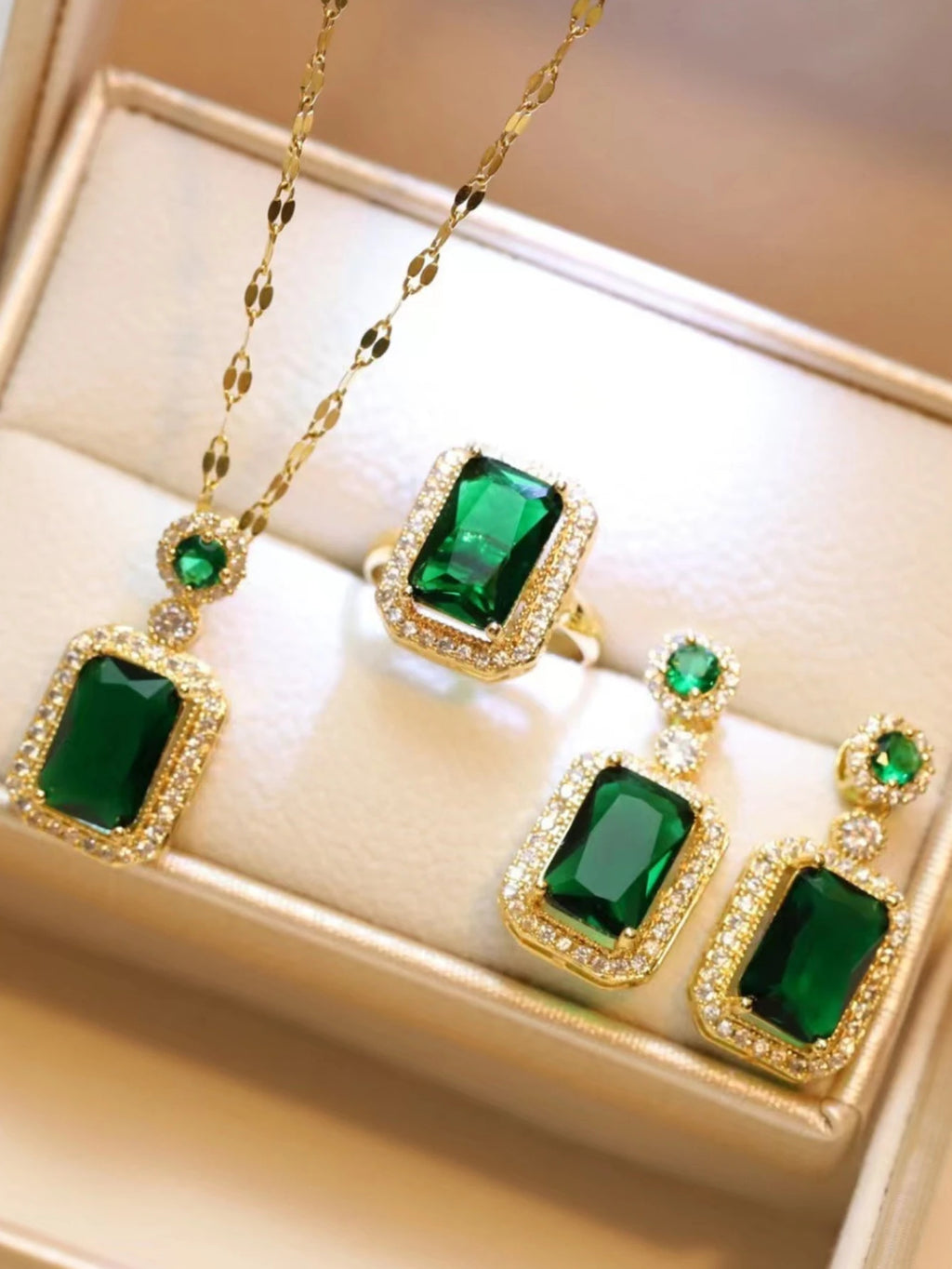 The Royal Emerald: 4-Piece Cushion-Cut Halo Bridal Collective