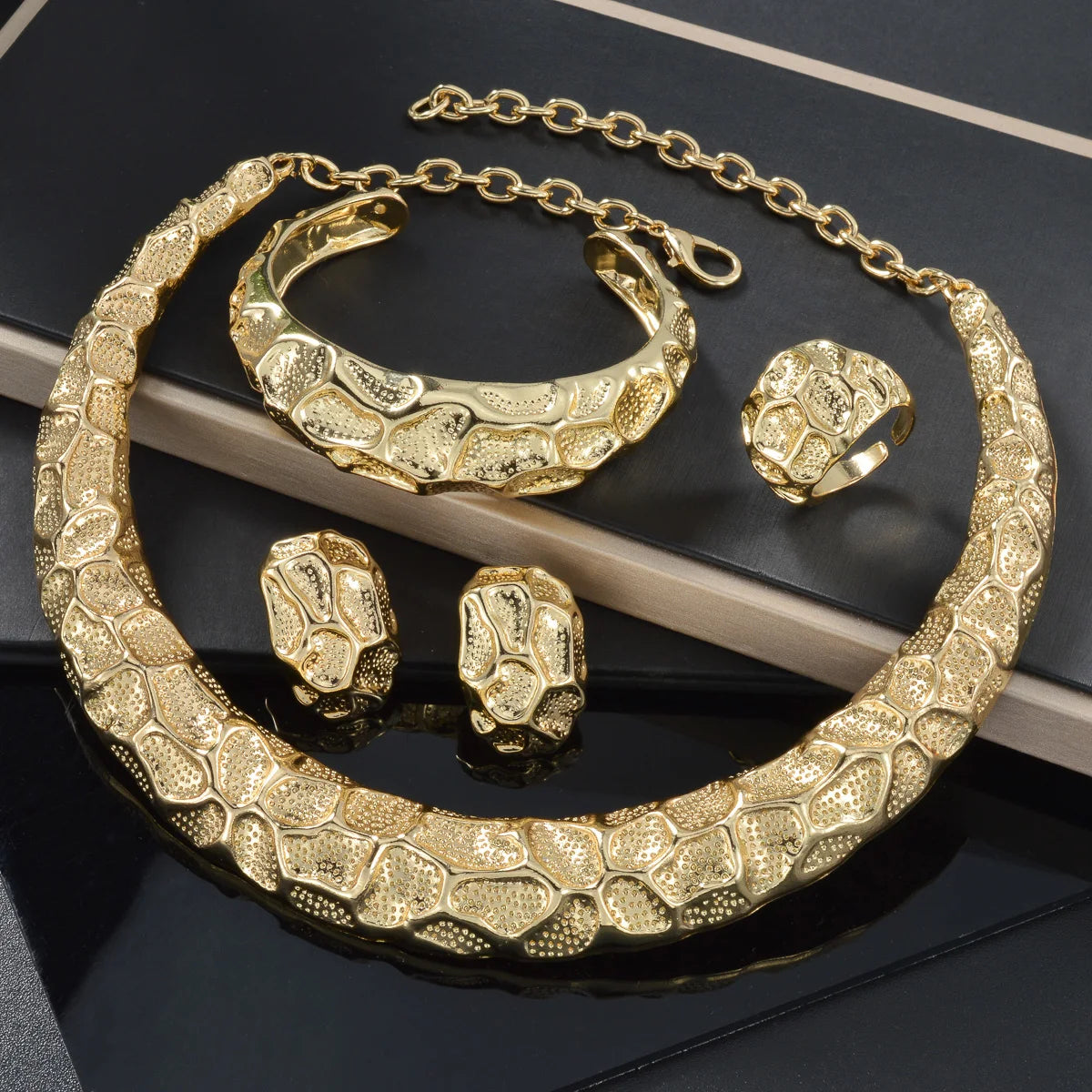 Dubai Luxury Textured Collar 4-Piece Jewelry Set