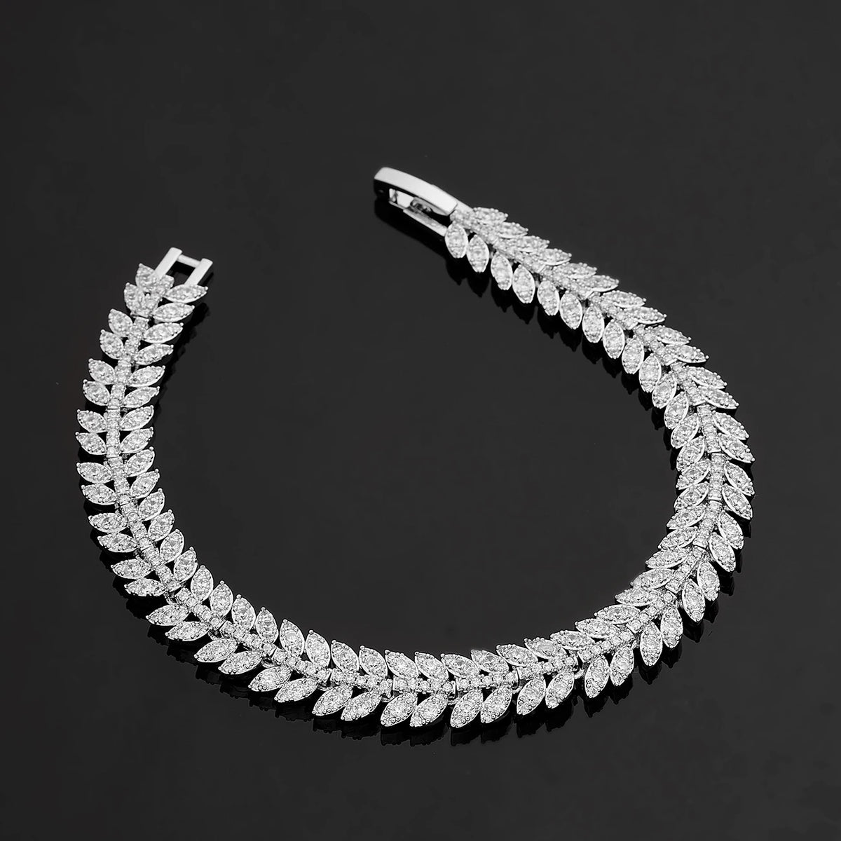 The Imperial Riviera: 4-Piece Dubai V-Contour Diamond Bridal Set
