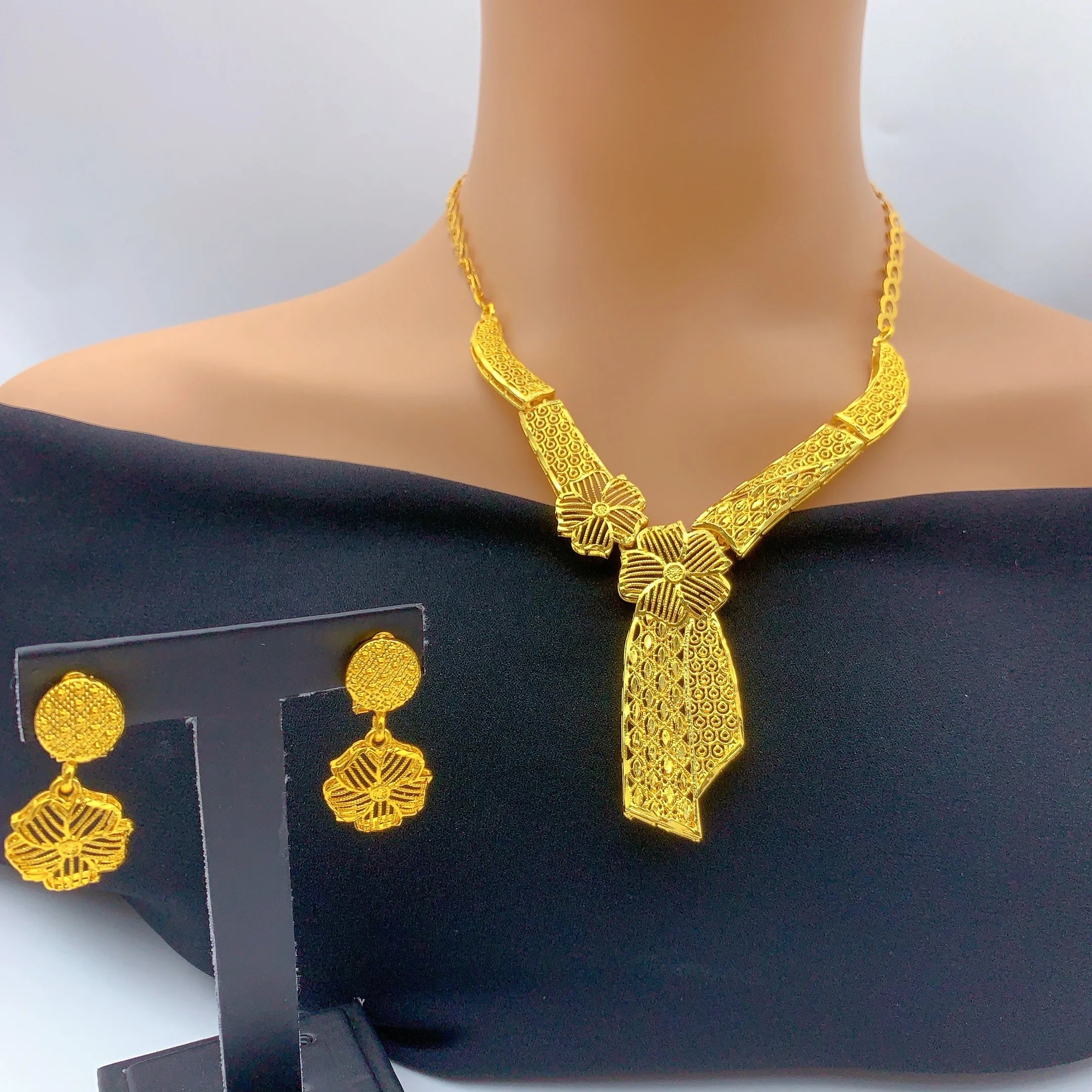 The Royal Diamond Filigree: 24K Gold-Plated Bridal Choker Set