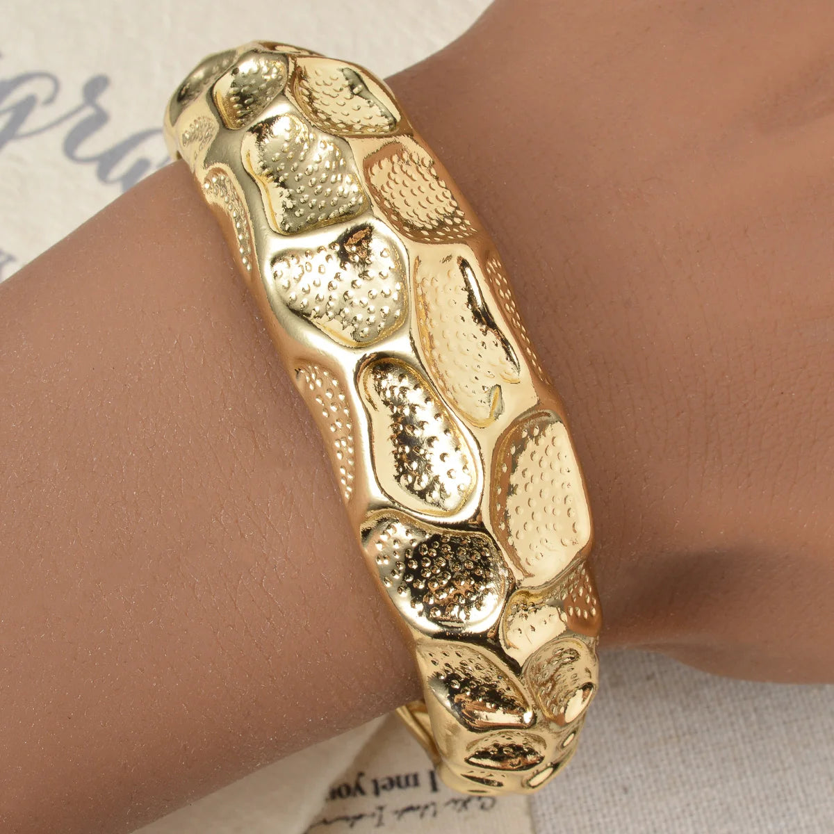 Dubai Luxury Textured Collar 4-Piece Jewelry Set