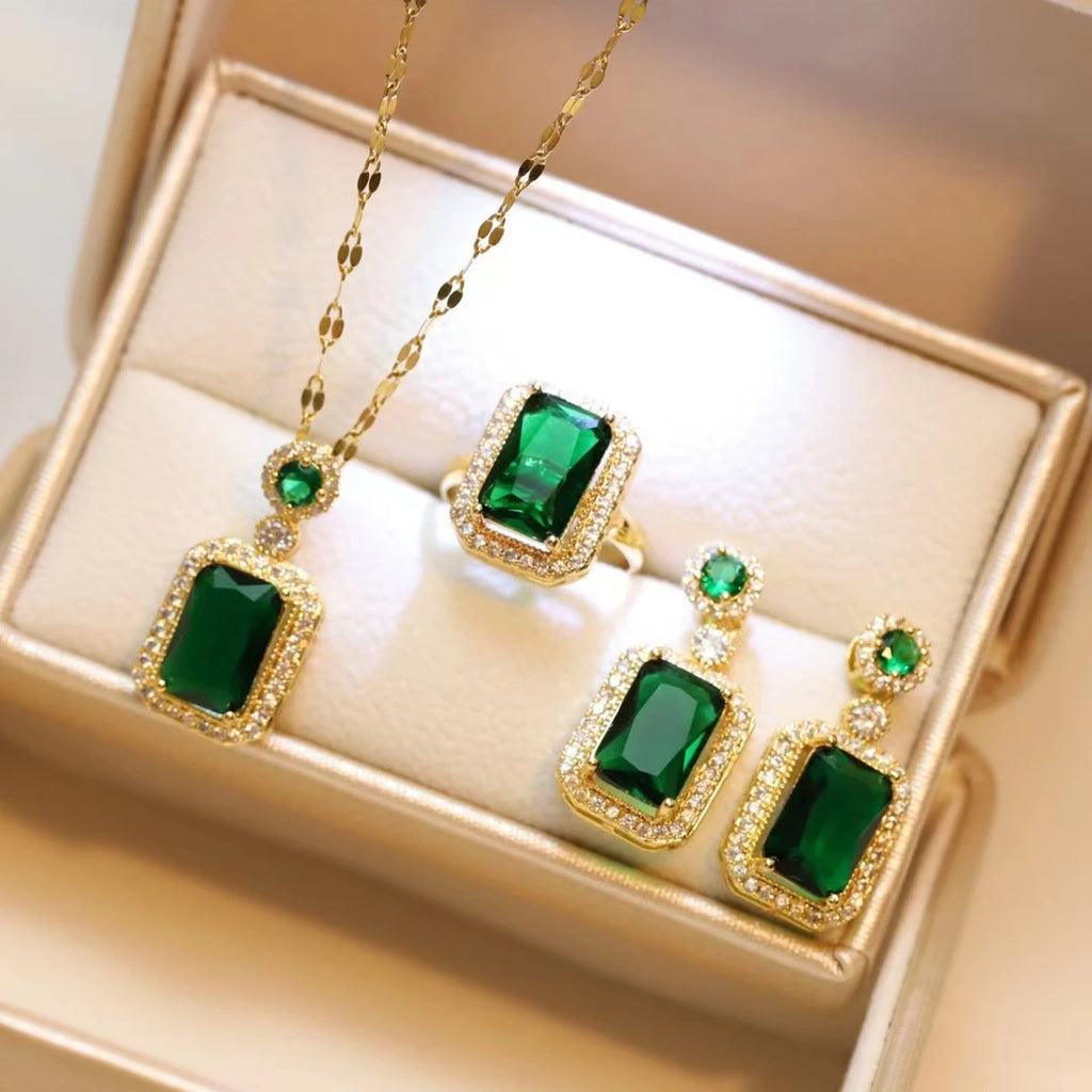 The Royal Emerald: 4-Piece Cushion-Cut Halo Bridal Collective