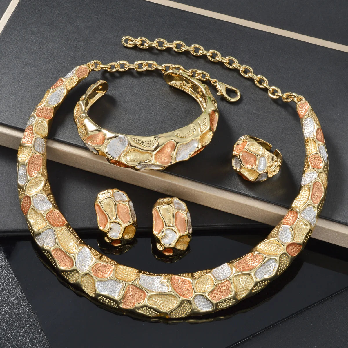 Dubai Luxury Textured Collar 4-Piece Jewelry Set