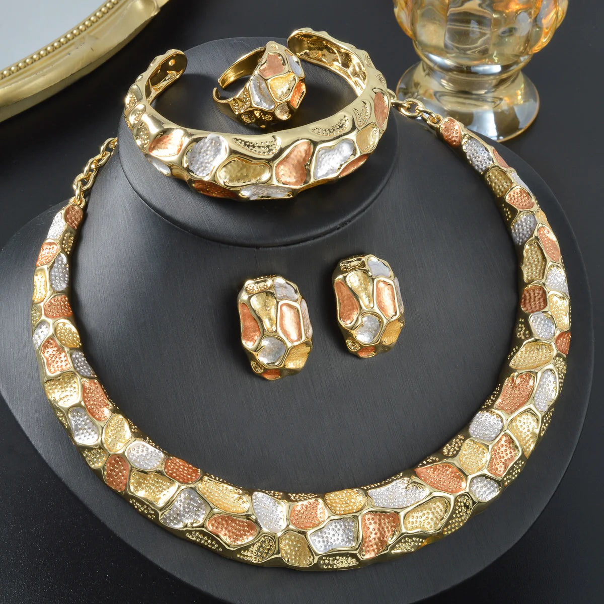 Dubai Luxury Textured Collar 4-Piece Jewelry Set