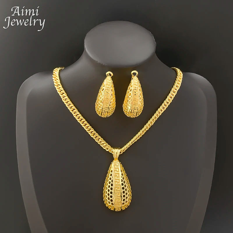 The Royal Teardrop: 18K Gold-Plated Lattice Pendant Set