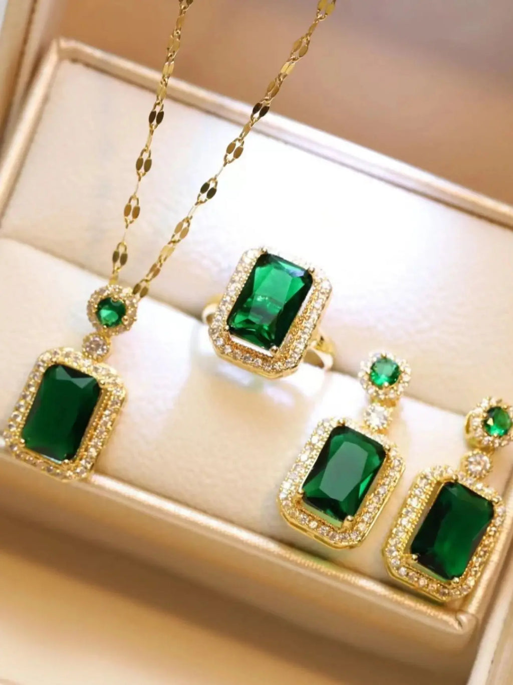 The Royal Emerald: 4-Piece Cushion-Cut Halo Bridal Collective
